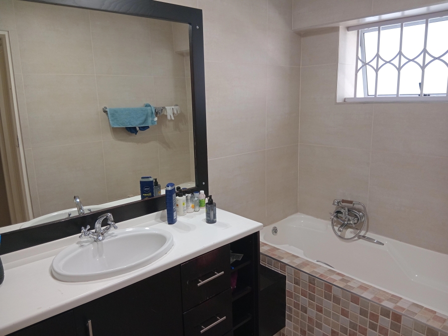 To Let 3 Bedroom Property for Rent in Kenilworth Western Cape